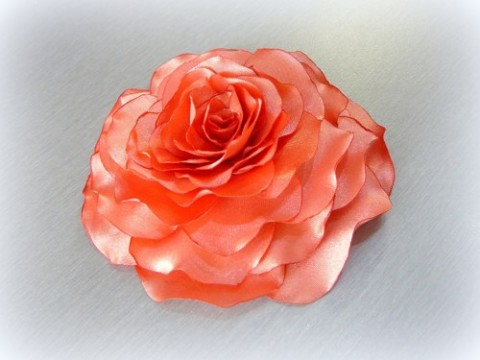 Lososová růže. brož šperk oranžová podzim růže lososová barevná meruňková listí opalovaná 