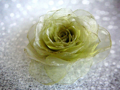 Organzová růže olivová. brož šperk růže oliva olivový 
