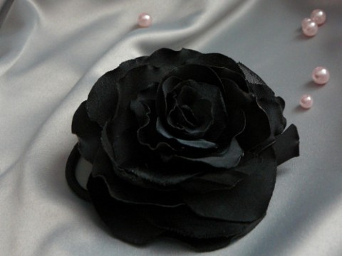Černá růže. gumička černá růže 