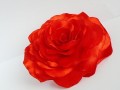 Červená saténová růže