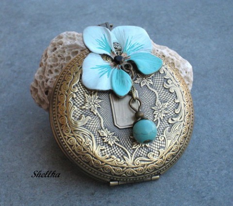 Medailonek ,,ORCHIDEJ,,2 náhrdelník orchidej modrá zlatá romantika vintage tyrkysová starobylé bronz medailon 