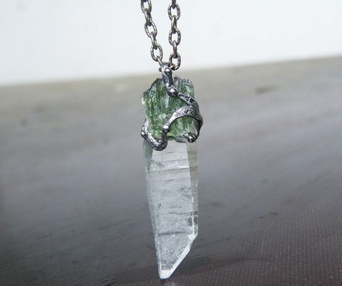 Čistá energie...(křišťál, vltavín) náhrdelník zelená cín fantazie přírodní křišťál stříbrná autorský krystal čistota vltavín čirá surový amulet energie autorský šperk cínovaný šperk cínový šperk nature 