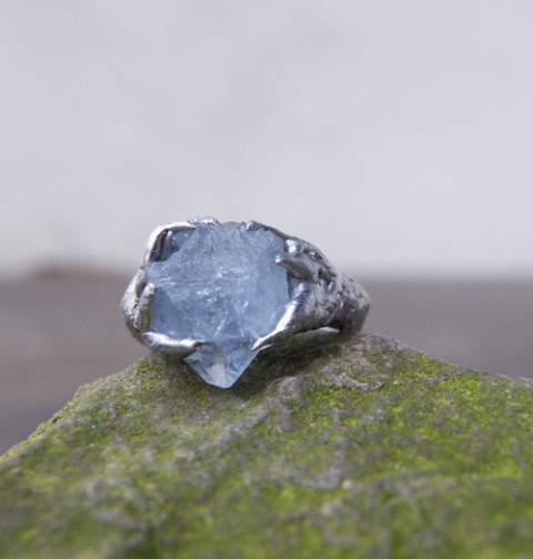 Modrý krystal...(celestin) prsten šperky originální prsten modrá cín fantazie světlo originál krystal kresba čirá fantasy mystika surový tajemství amulet světlemodrá energie andělé autorský šperk celestin 