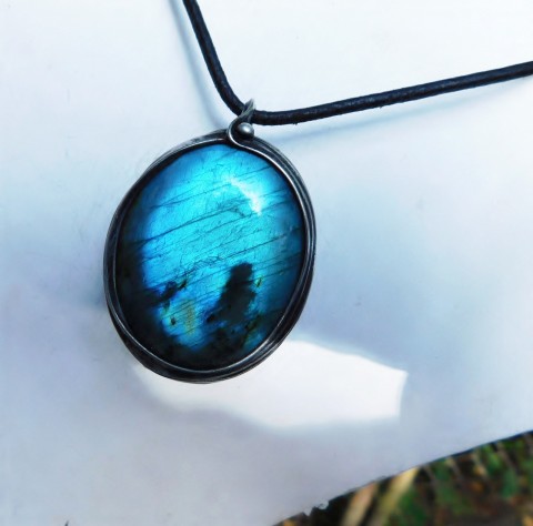 De turquesa...(labradorit) náhrdelník šperky polodrahokam originální modrá cín fantazie zlatá světlo extravagantní tyrkysová labradorit meditace stříbrná autorský originál mystika ticho minerály amulet světlemodrá energie sny magie harmonie elfský 