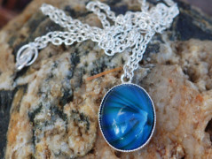 Tyrkysovky s olivínovým krystalem