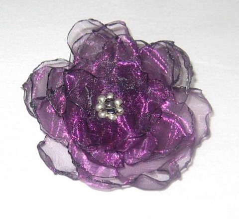 Brož z organzy fialová SLEVA z 69,- brož šperk doplněk moderní organza perly špendlík brožový můstek nadčasový 