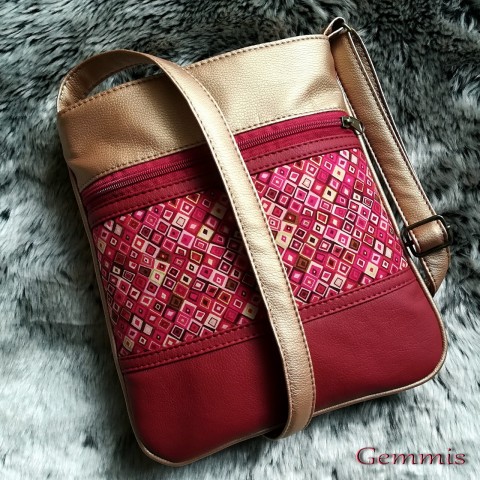 Kabelka Janette No.162 kabelka červená zlatá čtverečky šitá zip popruh crossbody gemmis mandaly 