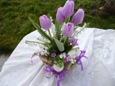 Velikonoční košík do fialova domov dekorace květiny floristika 