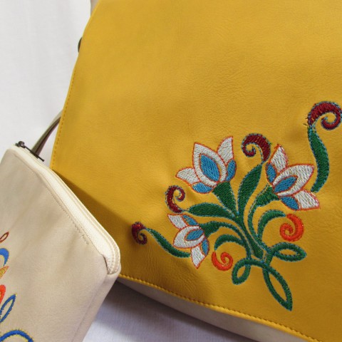 Kabelka vyšívaná kabelka originální dárek zelená taška ptáček motýl letní žlutá léto výšivka noty folklorní 