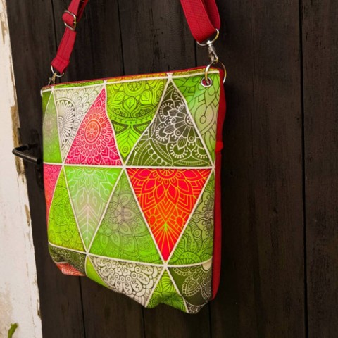 Kabelka zelenočervená kabelka originální dárek zelená taška ptáček motýl letní léto noty 