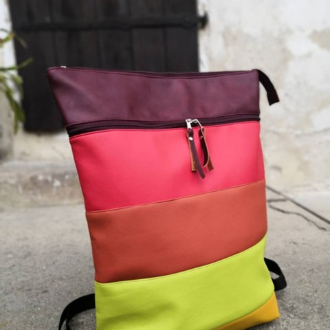 Batoh barevný batoh barevný do školy na výlet prostorný koženkový batoh 