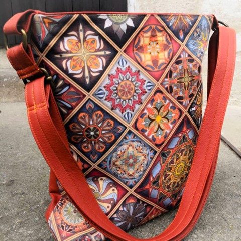 Kabelka mandaly oranžové kabelka červená originální dárek oranžová holčičí dívčí léto mandala koženková kombinovaná mini kabelka crossbody 