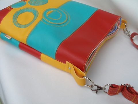 kabela barevná kabelka červená taška letní žlutá barevná tyrkysová aplikace veselá kabela výlet školní 