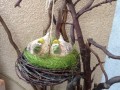 hnízdo s keramickou ptačí dvojicí
