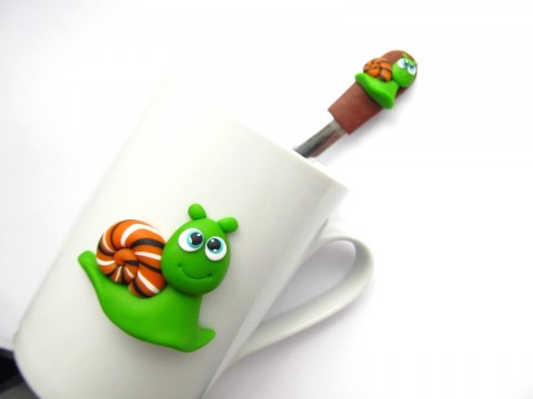 Hrnek se šnečkem a lžička dárek hrnek hrneček čaj zelený dáreček káva dětské šnek hlemýžď kafíčko hrníček kafe šneček zvířátko lžička coffee šálek pití se šnečkem snail dzertní 