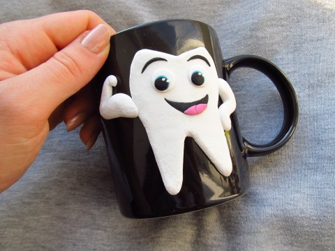 Hrneček se zoubkem II. dárek hrnek hrneček čaj zub doktor šálek pití zoubek zubař zoubková zubní zoubkem zubaře 