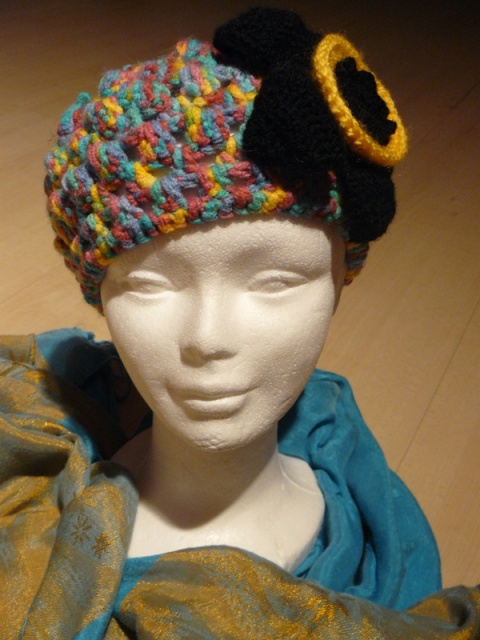 Barevně hravá - hravě barevná čepice háčkovaná baret 