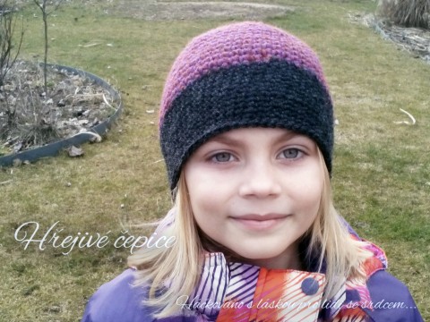 Fialovo-šedá čapka čepice 
