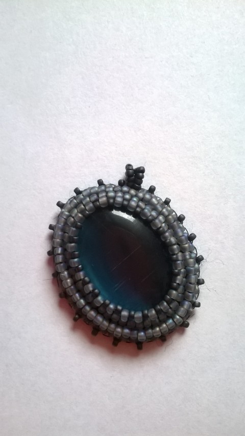laguna ve stínu - přívěsek šperk přívěsek modrá šedá kabošon korálková výšivka bead embroidery kočičí oko 
