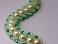 náramek z perel a zelených rokajlů