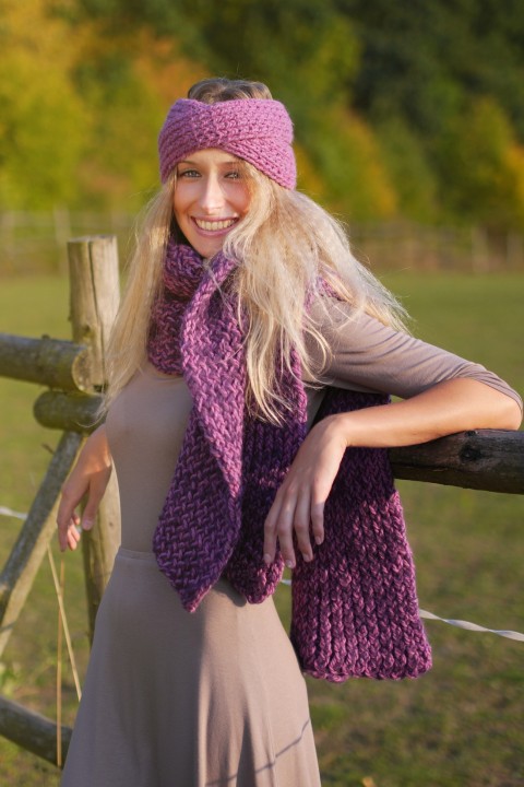 Fialovo-fialová pletená šála 