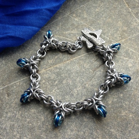 Bodlinkový řetěz - náramek náramek modrá stříbrná kroužkování chainmaille blue byzantine 
