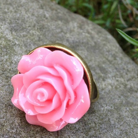 Prsten s růžovou růžičkou prsten růžová růžička mosaz resin 