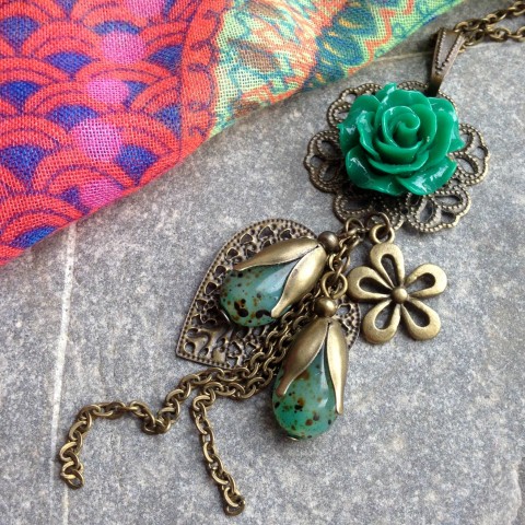 Náhrdelník Růžička se slzičkami náhrdelník zelená růže vintage filigrán růžička mosaz 