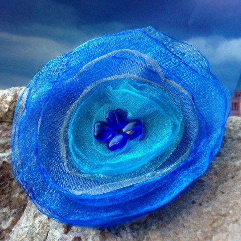 Brož Srdíčková brož zima květina modrá organza 