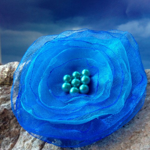Brož Blankytná brož zima květina modrá organza 