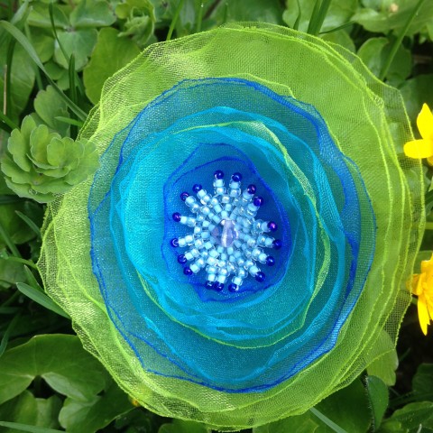 Brož Brčálovka neonová brož květina organza 