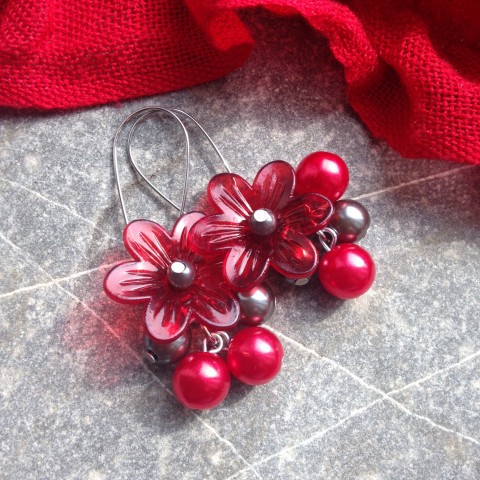 Červené kytičky červená korálky květinka perly 