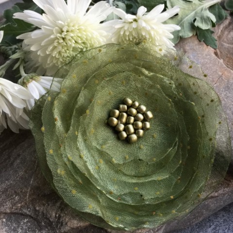 Brož Zelená puntíkatá brož květina organza 