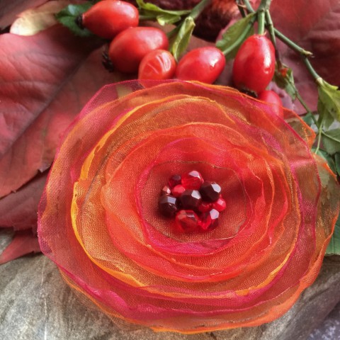 Brož Podzimní červená brož podzim organza zářivá ohnivá 