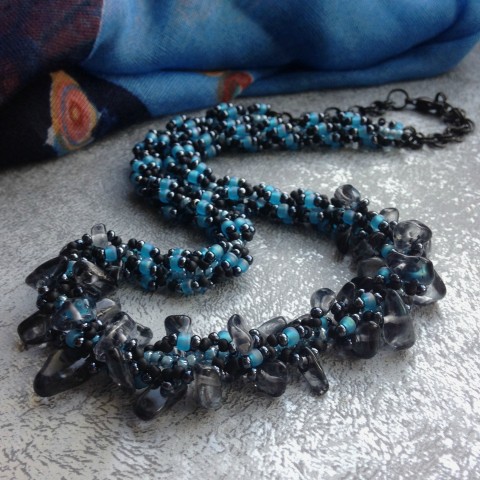 Černo modrý had - šitý náhrdelník náhrdelník šití černá tyrkysová rokajl petrolejová skleněné zlomky 