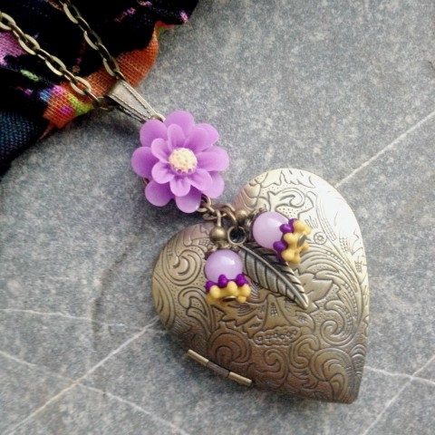 Medailonek s fialovou květinkou srdce fialová žlutá medailonek růžička 