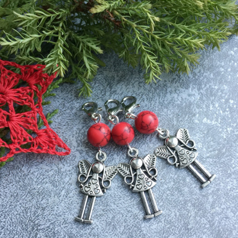 Andělka s červeným tyrkenitem dárek anděl andílek křídla přívěs ochránce tyrkenit na kabelku 