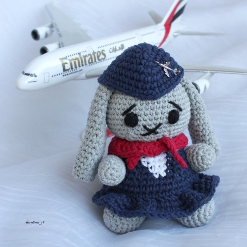 Háčkovaná letuška Monika háčkovaný králík králíček zajíc zajíček letadlo letuška 