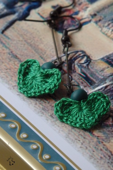 Náušnice Zelená srdcata náušnice barevné veselé hravé háčkované lehké 