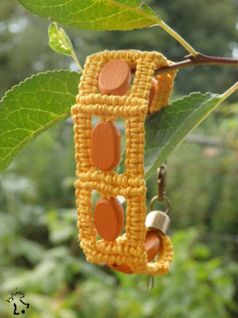 Slunečný drhaný náramek s korálky dřevěný náhrdelník přírodní něžný macramé drhaný 