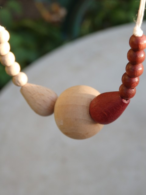 Náhrdelník Dřívko k dřívku dřevěný něžný náhrdelník přírodní 