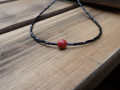 Minimalistický náhrdelník s korálem