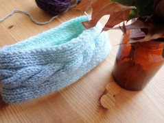 Lněná brož Šípkový keř