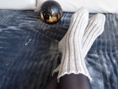 Lososový drhaný náramek s korálky