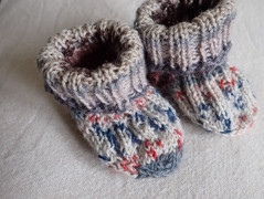 Lososový drhaný náramek s korálky