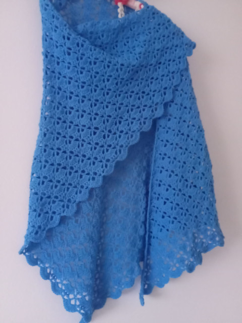 Modrý zimní krajkový modrý přehoz háčkovaný šátek pléd hřejivý 