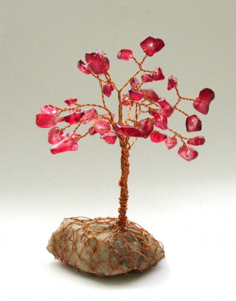 Stromeček štěstí-červený stromek drátky a korálky 