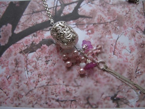 Náhrdelník - Kvítka... šperk náhrdelník šperky náušnice růžová řetízek bižuterie náhrdelníky duhová 