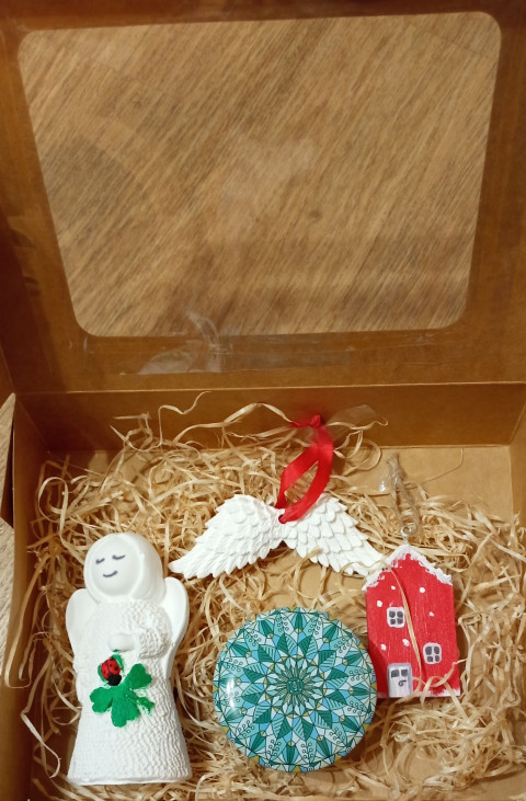 Dárková vánoční krabička II. malované dárek vánoce svíčka krabička domeček anděl křídla 