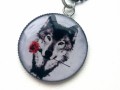 Vlk s růží-náhrdelník z pryskyřice